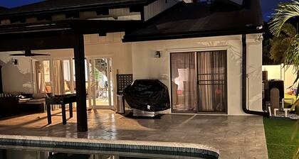 Delray Beach Retreat: Poolside Paradise Near Atlantic Ave & Beach