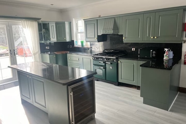 KĂŒhlschrank, Mikrowelle, Ofen, Herdplatte