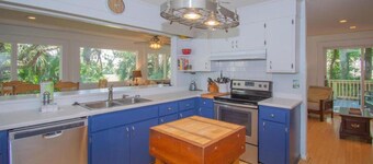 Lowcountry Living for 12, 2 golf carts included, pet friendly, 613 Dolphin Annex