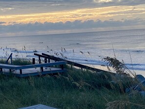 På stranden