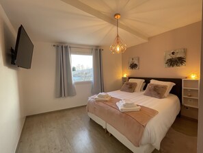 4 Schlafzimmer, Zimmersafe, Bügeleisen/Bügelbrett, Reisekinderbett