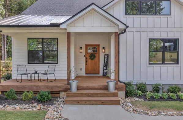 Exterior detail - Emmy’s House - Modern Farm House near Paris Mtn (Greenville)