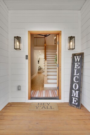 Interior - Emmy’s House - Modern Farm House near Paris Mtn (Greenville)