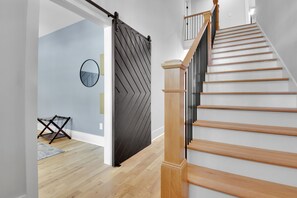 Interior - Emmy’s House - Modern Farm House near Paris Mtn (Greenville)