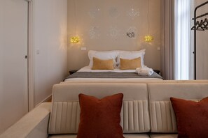Executive Double or Twin Room | Blackout curtains, soundproofing, free WiFi, bed sheets - Pedra de Sal Hostel & Suites (Rio Maior)