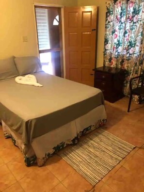 2 bedrooms, travel cot, free WiFi, bed sheets