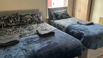 House | 2 bedrooms, iron/ironing board, free WiFi, bed sheets