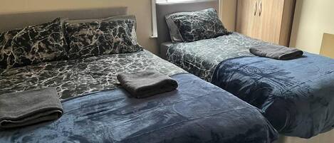 2 bedrooms, iron/ironing board, free WiFi, bed sheets