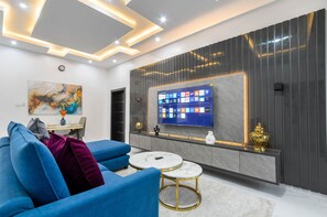 Smart TV - Diamond Apt - Simply awesome (Lekki)