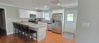 Charming & Cozy 3bdr 2b Home in Heart of Swansboro Perfect for a Relaxing Stay!
