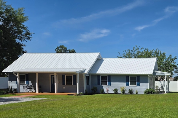 Quiet, secluded location in the middle of Swansboro.