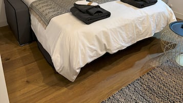 Comfort lakosztály, 1 queen (nagyméretű) franciaágy és egy kinyithatókanapé, nemdohányzó | Nappalirész | Okostévé, fizetős filmek és nyomtató