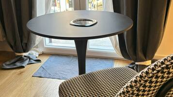 Deluxe-Doppelzimmer, 1 King-Bett, eigenes Bad, Stadtblick | 1 Schlafzimmer, hochwertige Bettwaren, Daunenbettdecken