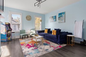 TV connectée, jeux vidéo, livres