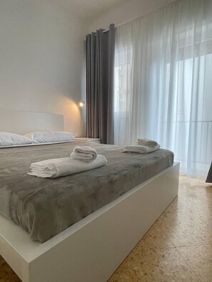 Classic Double Room | Down comforters, desk, laptop workspace - Quintino Sella (Bari)