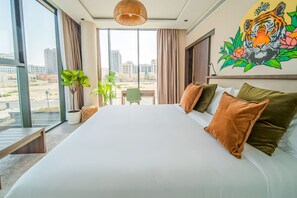 5 多间卧 室、熨斗/熨衣板、WiFi、床单