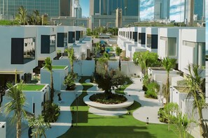 Property grounds - Private villa with pool (Dubai)