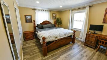 5 bedrooms, desk, iron/ironing board, WiFi