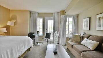 1 bedroom, desk, iron/ironing board, WiFi