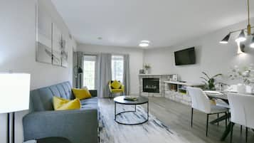 Télévision, cheminée