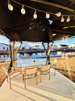 تناول الطعام بالخارج