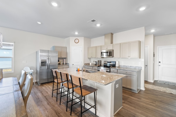 Køleskab, mikrobølgeovn, ovn, kogeplade