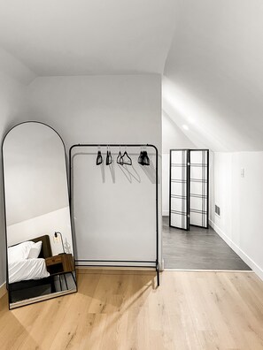 3 Schlafzimmer, Schreibtisch, Bügeleisen/Bügelbrett, WLAN