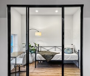 3 Schlafzimmer, Schreibtisch, Bügeleisen/Bügelbrett, WLAN