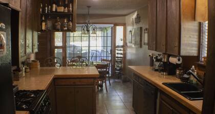 East Texas 3-bedroom Rustic Home with Hot Tub and Campfires, by the lake