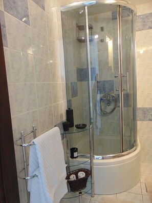 Shower, towels