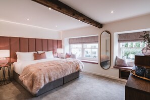 Egyptian cotton sheets, premium bedding, minibar, bed sheets - Coffee & Stays at Cartmel Square (Grange-over-Sands)