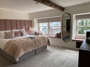 Egyptian cotton sheets, premium bedding, minibar, bed sheets - Coffee & Stays at Cartmel Square (Grange-over-Sands)