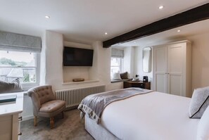 Double Room (Room 5 Second Floor) | Egyptian cotton sheets, premium bedding, minibar, bed sheets - Coffee & Stays at Cartmel Square (Grange-over-Sands)