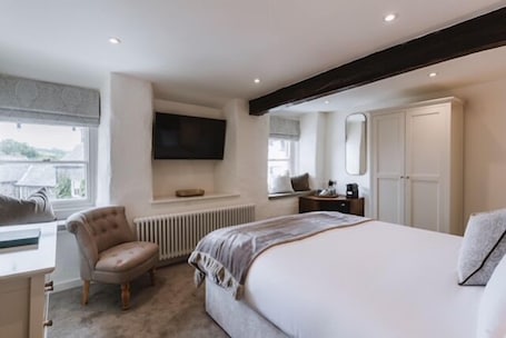 Double Room (Room 5 Second Floor) | Egyptian cotton sheets, premium bedding, minibar, bed sheets