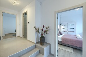 3 chambres, fer et planche à repasser, Wi-Fi, draps fournis