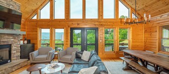 Newly Remodeled Luxury, Great Views, Upscale Linens, Hot Tub, at Hatley Pointe!