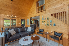 Smart TV, fireplace, table football, books - Big Views • Near Asheville •New Hot Tub •New Grill (Mars Hill)