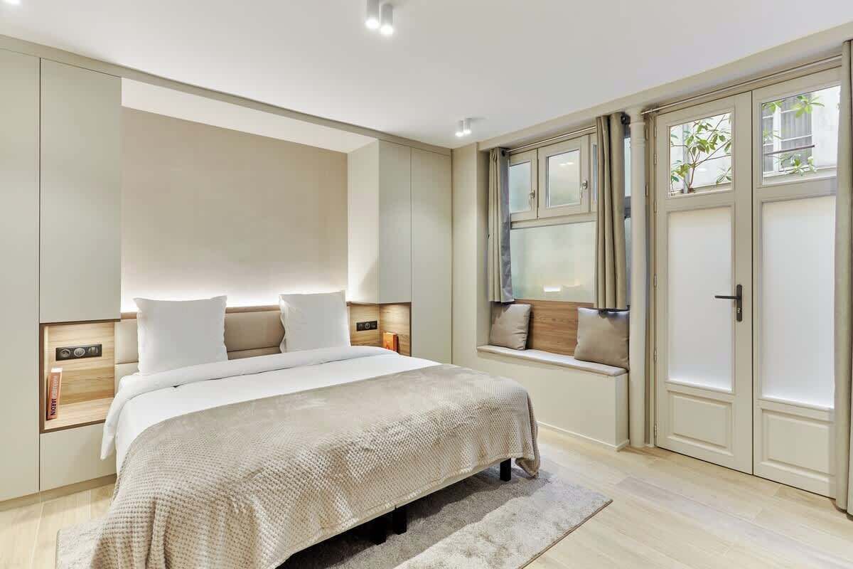 Iron/ironing board, travel cot, free WiFi, bed sheets