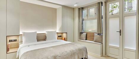 アイロン / アイロン台、旅行用ベビーベッド、WiFi (無料)、ベッドシーツ