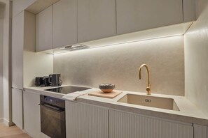 Refrigerador, microondas, horno, placa de cocina