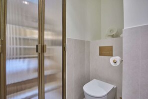 Shower, hair dryer, shampoo