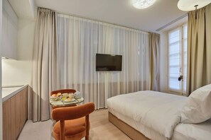 1 bedroom, desk, iron/ironing board, free WiFi