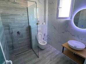 Quadruple Room | Bathroom