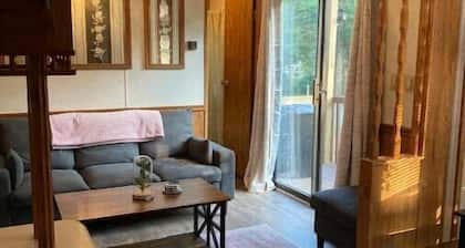 Hideaway!! less than a mile to the acres