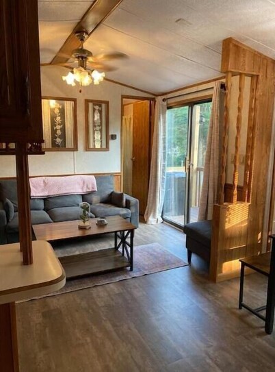 Hideaway!! less than a mile to the acres