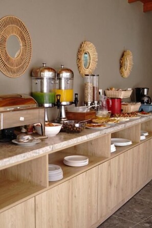 Food and drink - Resol Hotel 2 (Ksamil)