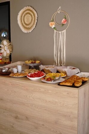 Food and drink - Resol Hotel 2 (Ksamil)