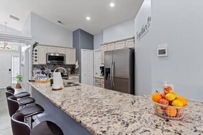 Fridge, microwave, oven, stovetop - Paradise Palms, Pool, Spa and so much more! (Clermont)