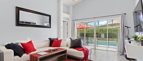 電視、DVD 播放機、足球機、音響