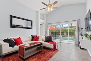 TV, DVD player, table football, stereo - Paradise Palms, Pool, Spa and so much more! (Clermont)